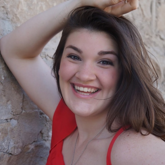 Meet your Posher, Angèle - Picture 1 of 1